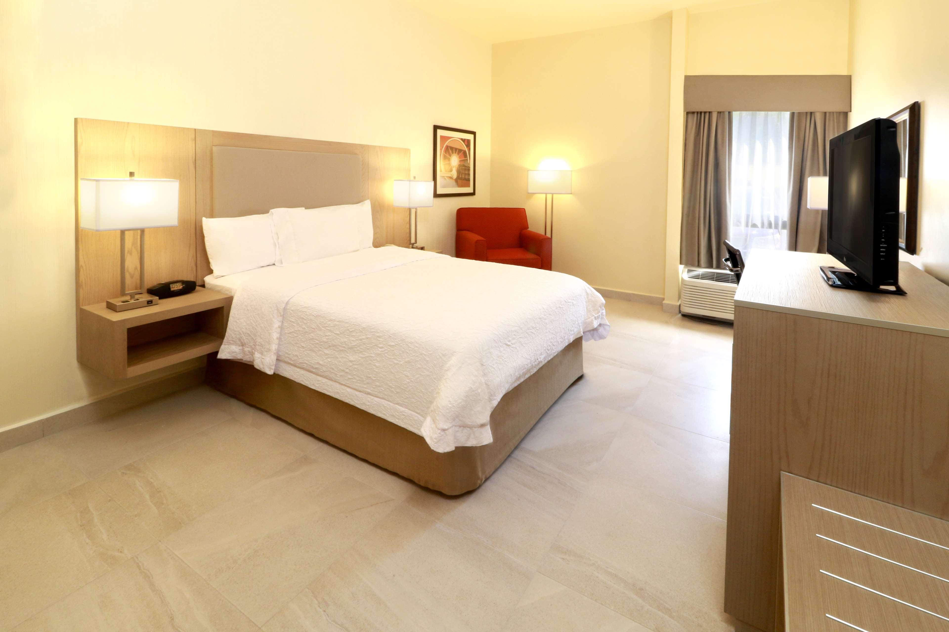Hampton Inn Monterrey-Airport Apodaca Ngoại thất bức ảnh