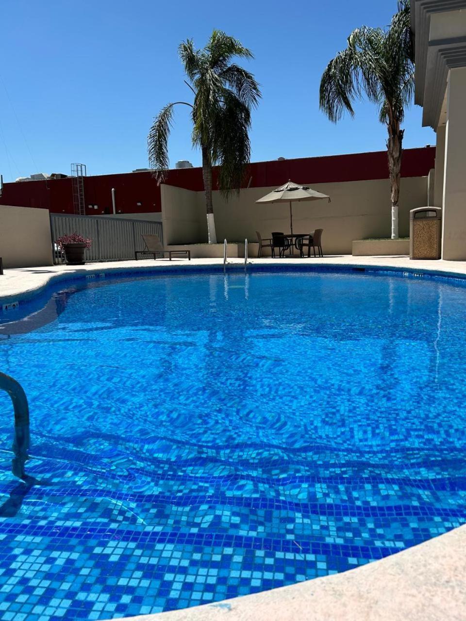 Hampton Inn Monterrey-Airport Apodaca Ngoại thất bức ảnh