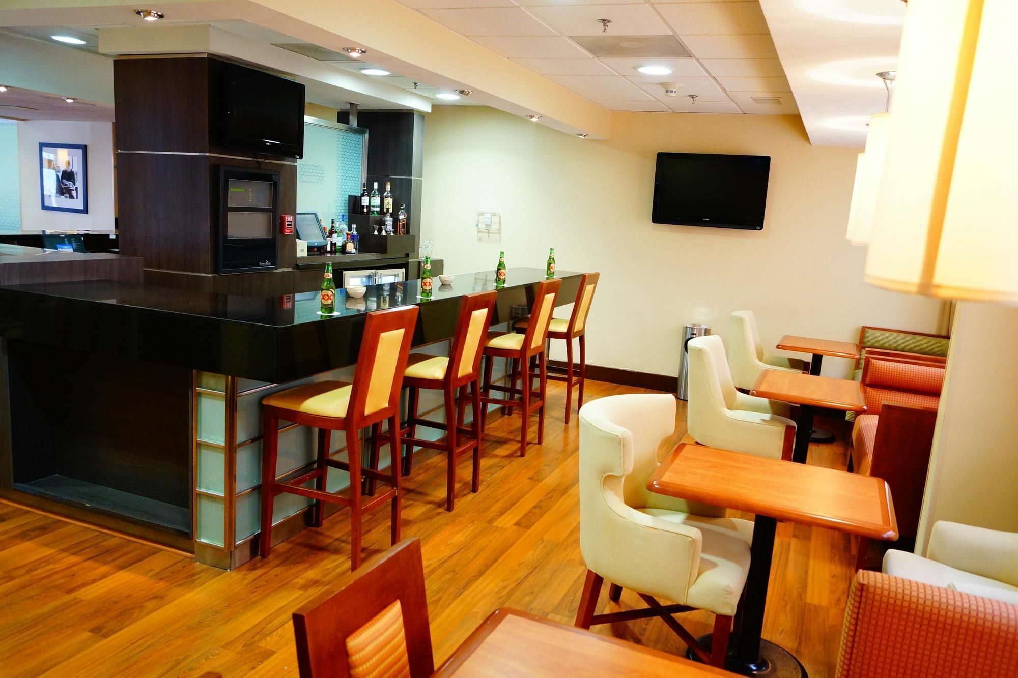 Hampton Inn Monterrey-Airport Apodaca Ngoại thất bức ảnh